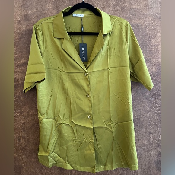 Chigant Women's Short Sleeve Satin Blouse Button Down - Picture 3 of 3